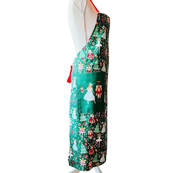 Ulster Weavers Festive Green Holiday Apron with Red Accents - Picture 12 of 12